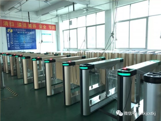 創新通科技-產能提高30倍+，超越客戶預期 山西財經大學應用案例： 寫字樓應用案例： 工廠組裝現場：