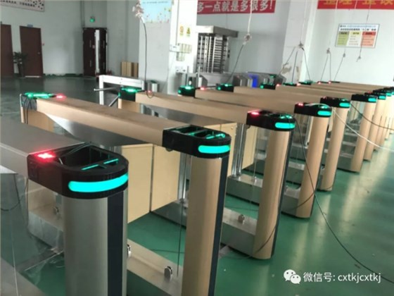 創新通科技-產能提高30倍+，超越客戶預期 山西財經大學應用案例： 寫字樓應用案例： 工廠組裝現場：